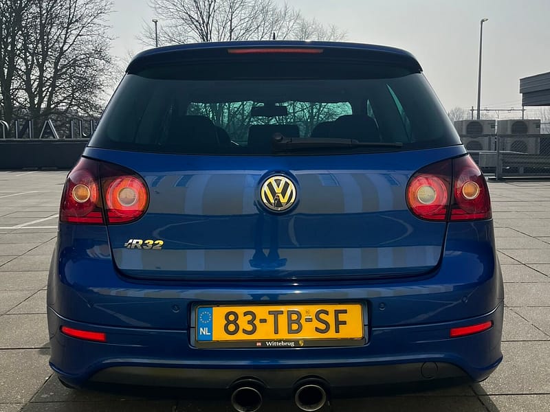 Volkswagen Golf 3.2 V6 184KW R32