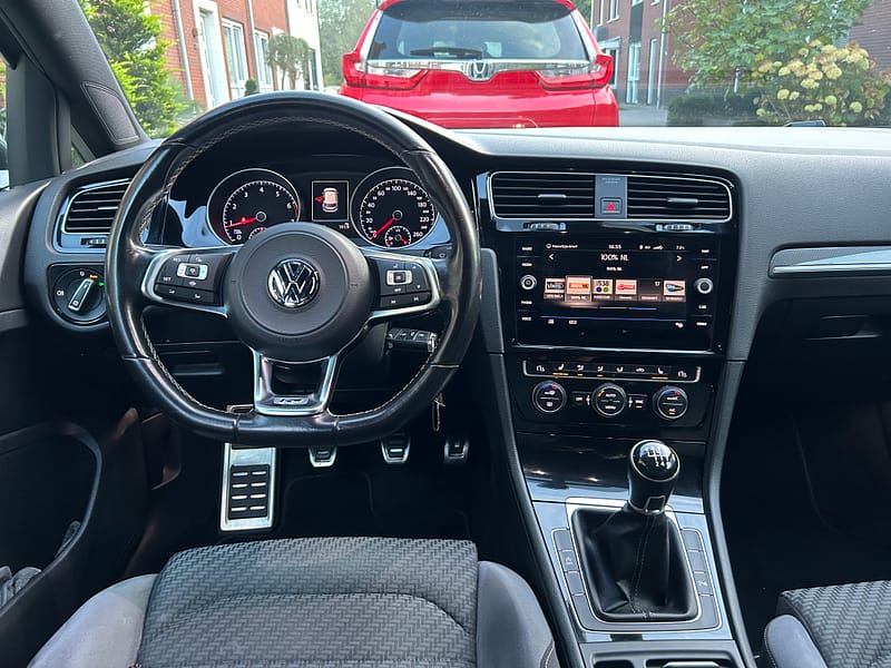 Volkswagen Golf 1.4 TSI 125pk 5D 2017 Grijs 2x R-line