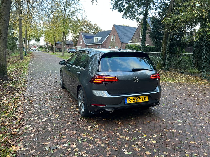 Volkswagen Golf 1.4 TSI 125pk 5D 2017 Grijs 2x R-line
